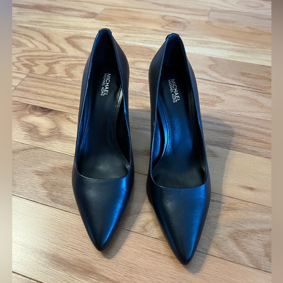 Michael Kors Dorothy Flex Leather Pump - Picture 1 of 12